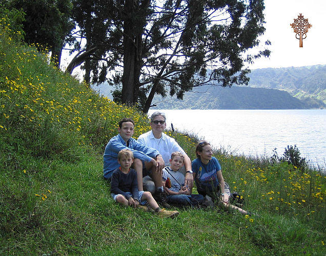 Season's Greetings 2005 - 2006  -  
Family at Wonchi crater lake in Ethiopia, September 2005

[try to click here and reload, 
 if the pictures do not display completely]