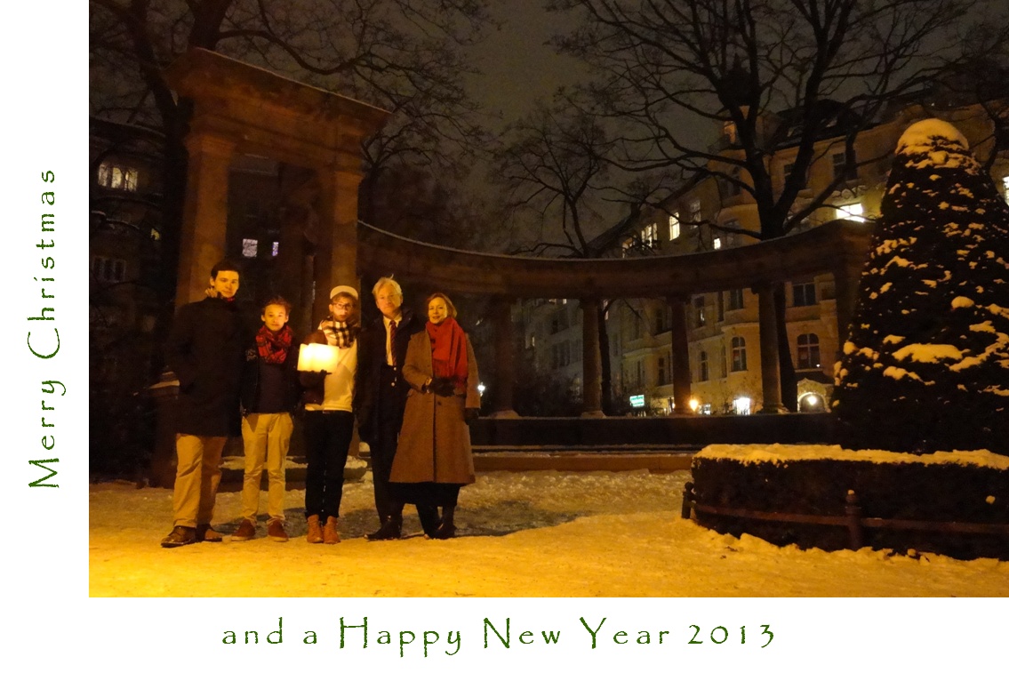 Season's Greetings 2012 - 2013  -  
Family on Viktoria-Luise-Platz, December 2012

[try to click here and reload, 
 if the pictures do not display completely]